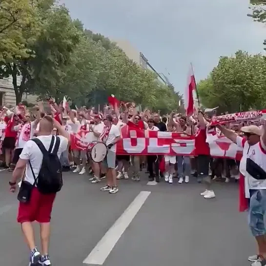 Польские клоуны пришли к нашему посольству в Германии