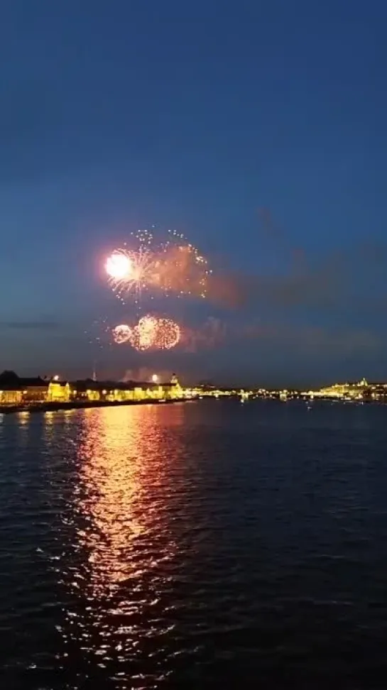 Салют 9 мая в Санкт-Петербурге