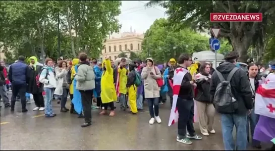 Отношение "мирных протестующих" к российским журналистам.