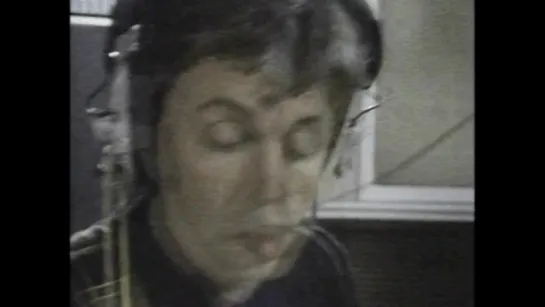 Paul McCartney – Press (5/31) Music Video (1986.007.18) The Paul McCartney Special (1986.008.29)