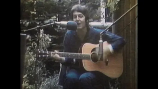 Paul McCartney – Preggy Sue (7/31) The Backyard (1974.008.24) The Paul McCartney Special (1986.008.29)