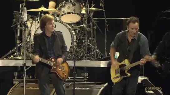 Bruce Springsteen & The E Street Band with Paul McCartney – Twist And Shout (2012) Hard Rock Calling Music Festival