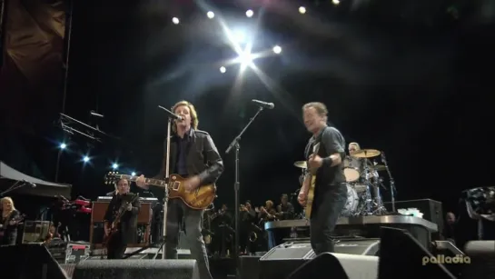 Bruce Springsteen & The E Street Band with Paul McCartney – I Saw Her Standing There (2012) Hard Rock Calling Music Festival