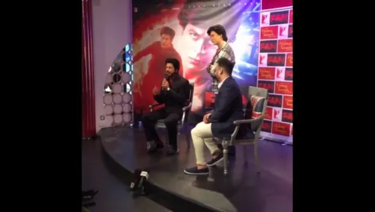 LIVE: Shah Rukh Khan meets his figure at Madame Tussauds London