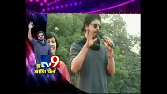 Shah Rukh Khan dancing on Jabra FAN Anthem Song at his Delhis Hansraj College-TV9