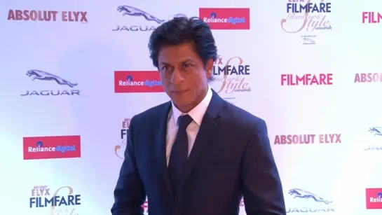 Shahrukh Khan At The Red Carpet Of Filmfare Glamour and Style Awards 2015