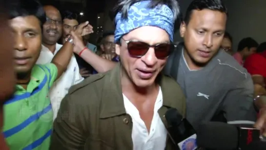 SPOTTED Shahrukh Khan At the Airport Post Dilwale Shoot Wrap-up