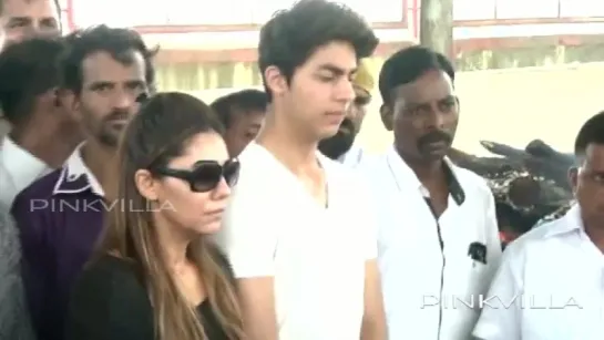 Gauri Khan and Aryan attend Shahrukhs Spot Boy Subhash Funeral