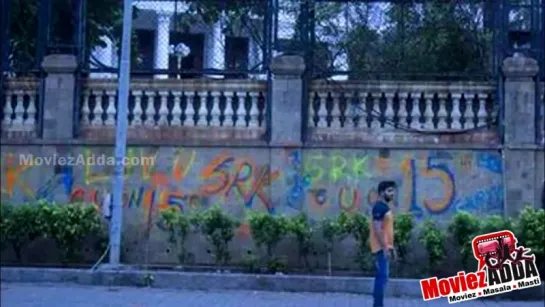 Fans Spray Paint Outer Walls Of Shahrukh Khans MANNAT