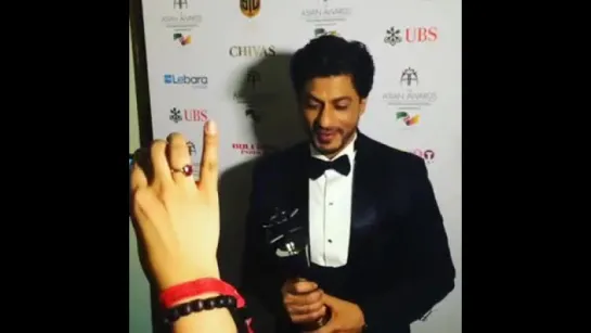 SRK at the Asian Awards 2015