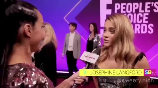 Jo getting interviewed by @sweetyhigh at the PCA’s. 1 - - Interviewer How does it feel to