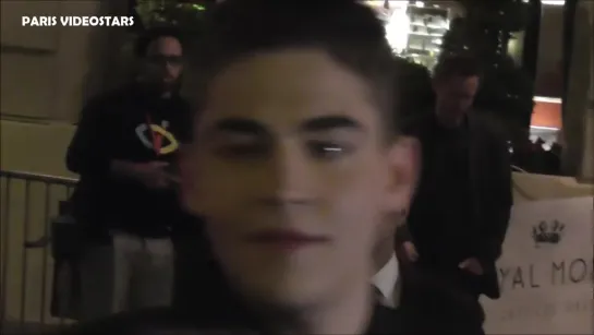 VIDEO Hero Fiennes Tiffin  Anna Todd with Fans in Paris 1 april 2019 - After Movie Tour premiere