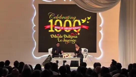 Shah Rukh Mimics Aditya Chopra & Yash Chopra At 'Dilwale Dulhania Le Jayenge' Press Conference