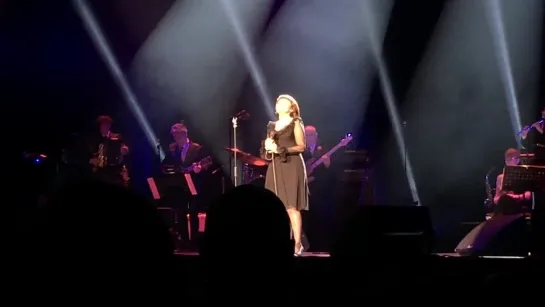 Mireille Mathieu " les yeux noirs " live a l'Olympia le 26.10.2014