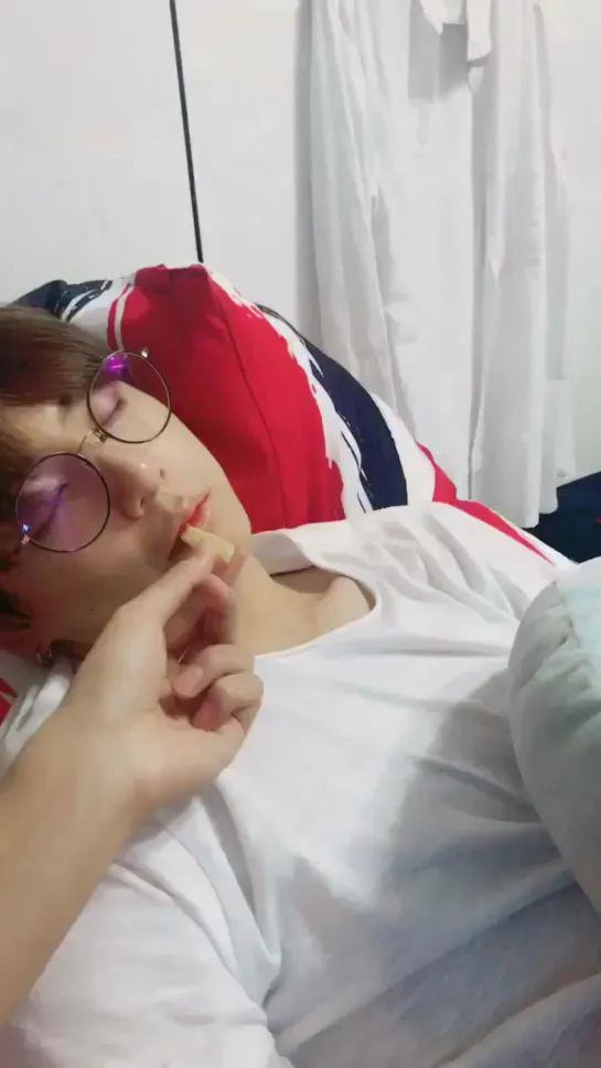 guk is sleeping /moon miracle/