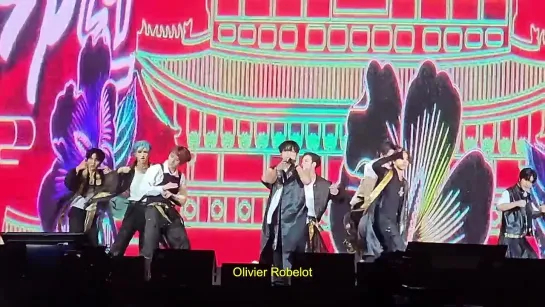 Stray Kids @ Lollapalooza  in Paris - Gods Menu _ Fancam