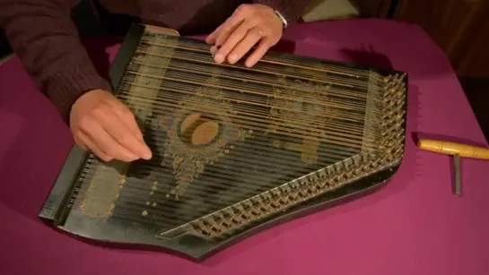 Vivaldi Largo played on a 6-chord zither by Etienne de Lavaulx