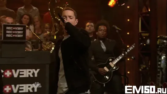 Eminem - Wont Back Down ft. The Roots (Live Late Night with Jimmy Fallon)(2010)