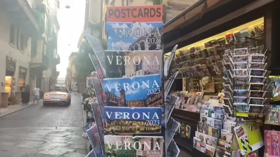 ITALY JULY 2022 - VERONA STREETS PEOPLE ITALIAN MOOD -  ПРОГУЛКА ПО ВЕРОНЕ