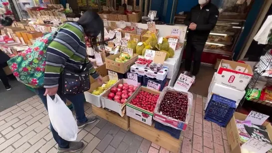 Мечта туриста_ Торговая улица в Токио во время пандемии