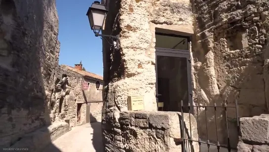 Les Baux-de-Provence - Amazing Medieval Village - Discovering the Frances Most Beautiful Villages