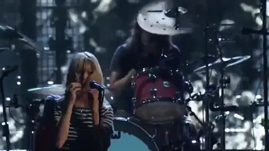 Nirvana feat. Kim Gordon - Aneurysm (Live @ Rock & Roll Hall Of Fame 2014)