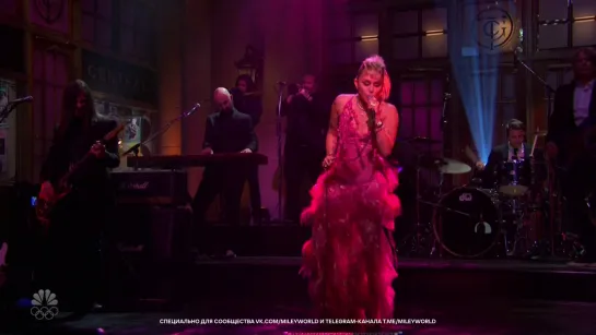 Miley Cyrus - Plastic Hearts (Live) (SNL) (2021)