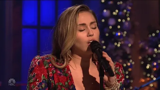 Miley Cyrus, Mark Ronson - (Happy Xmas) War is Over! (Live at SNL) (ft. Sean Ono Lennon)