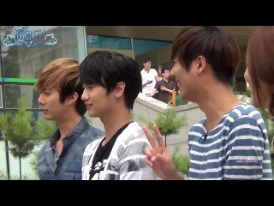 Kyu Jong's, Hyung Jun's & Young Saeng's Dancing UR MAN on "God of Cookery" Filming