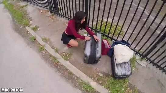 Gabriela Lopez - Leaving Her Baggage Behind порно трах ебля секс инцест porn Milf home шлюха домашнее sex минет измена