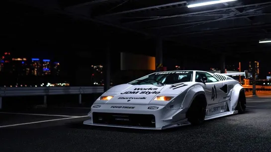 The Liberty Walk Lamborghini Countach and Ferrari F40 in Tokyo