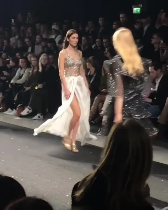 Показ «Alberta Ferretti» Осень/Зима 2019 (20.02.19)