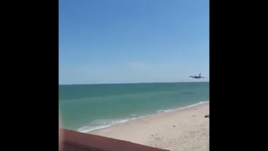 Ukraine Air Force Su-25 low pass over Azov sea