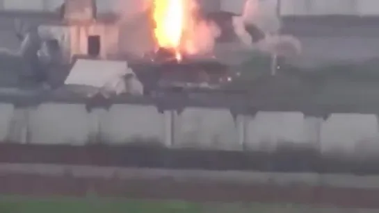 SYRIA-Rebels captured T-72 engages and destroyed SAA T-72 (1)