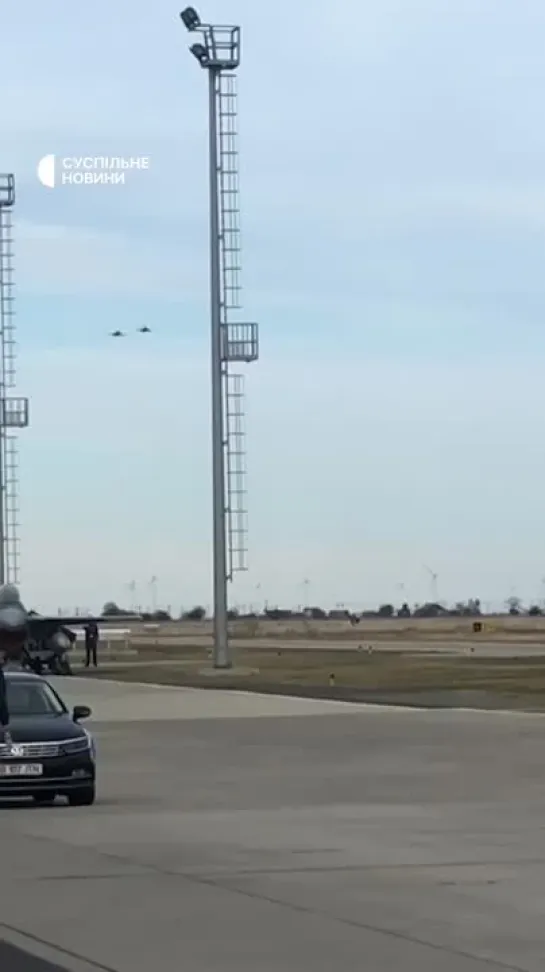 Видео тренировки украинских пилотов на F-16 в Румынии.