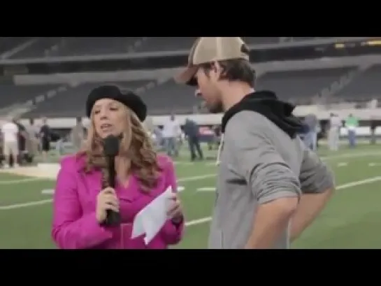 Enrique Iglesias Chats With Local Media At Cowboys Stadium