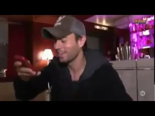 Enrique Iglesias Funny interview In Paris[2011]