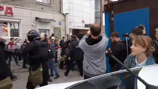 Новосибирск, жесткое задержание на митинге