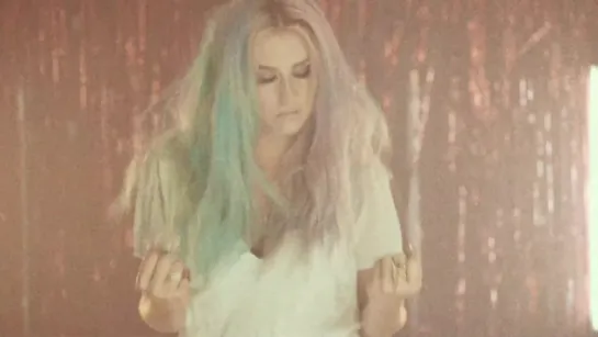 Ke$ha “Dirty Love“