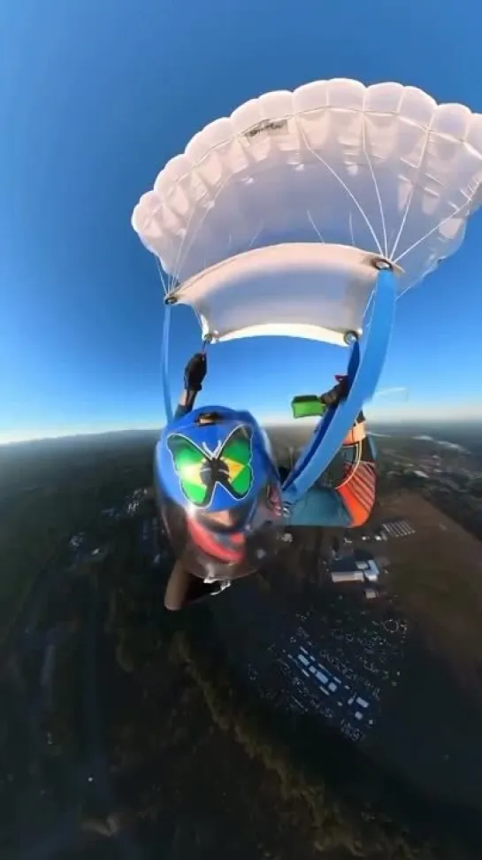 Skydiver-thiago-sky10-Follow-me-skydivin_135.mp4