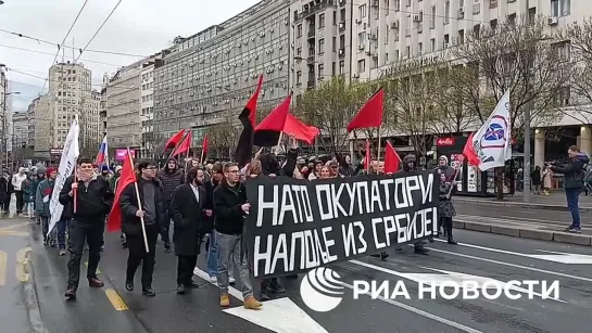 Belgraden (Serbia), Jugoslavia bonbardatu zutela 25 urte bete direla eta, manifestazio bat egin dute Ipar Atlantikoko Aliantzare