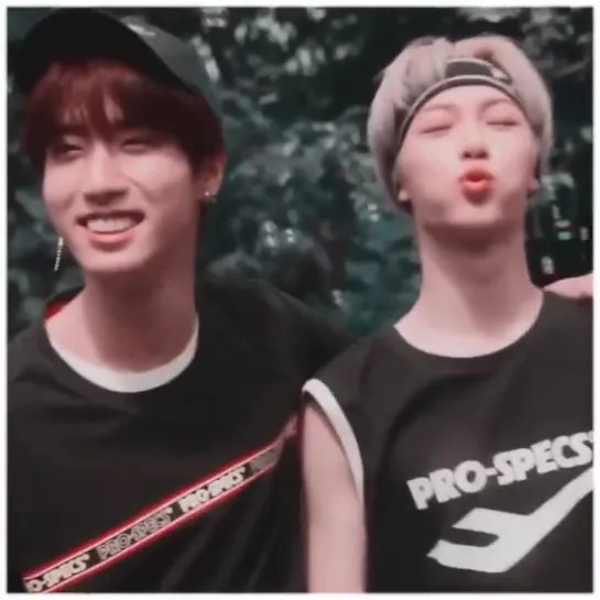 ► stray kids;