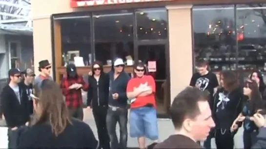 Hollywood Undead Signing at the Looney Tunes part 2