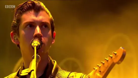 Arctic Monkeys - She's Thunderstorms (Live)