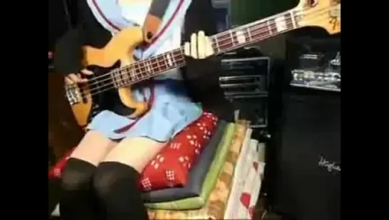 Tissue Hime Bass Playing