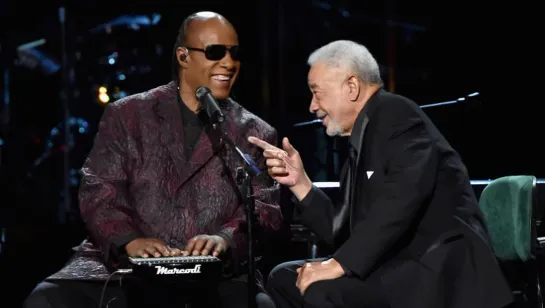 Bill Withers, Stevie Wonder, John Legend - Lean On Me (2015)