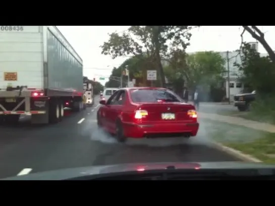 BMW e39 m5 burnout scares jews