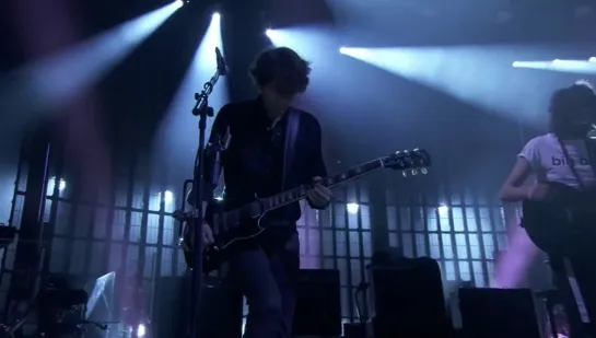 Kasabian - Bow (live in iTunes Festival 2014)