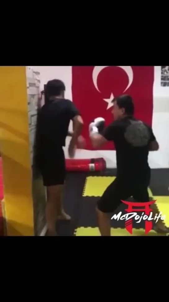 Кто знает что происходит ?😁🥊