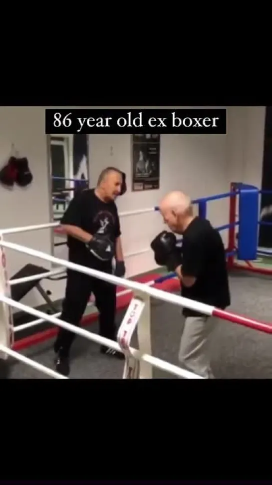 В 86 лет все еще силен 🔥💪🥊